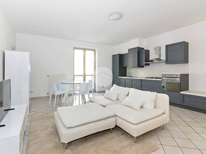 Appartamento bilocale in affitto in Via Vittorio Emanuele II, Centro, Bra