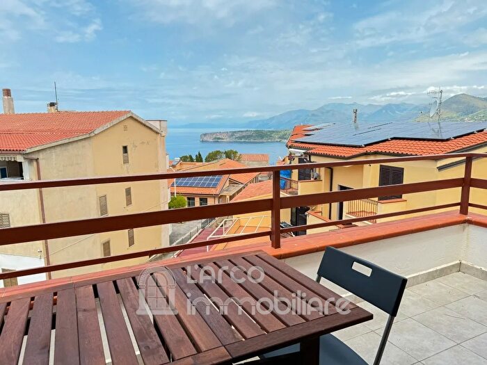 Appartamento con 6 locali in vendita in Via Nazionale San Nicola Arcella Cosenza, San Nicola Arcella