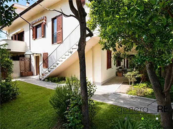 Casa con 8 locali in vendita in Spoltore