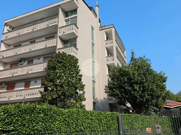 Appartamento trilocale in vendita in Via Beatrice d'Este, Rho
