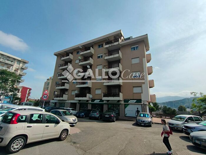 Appartamento con 6 locali in vendita in Piazza Fausto Gullo Tribunale Cosenza, Cosenza