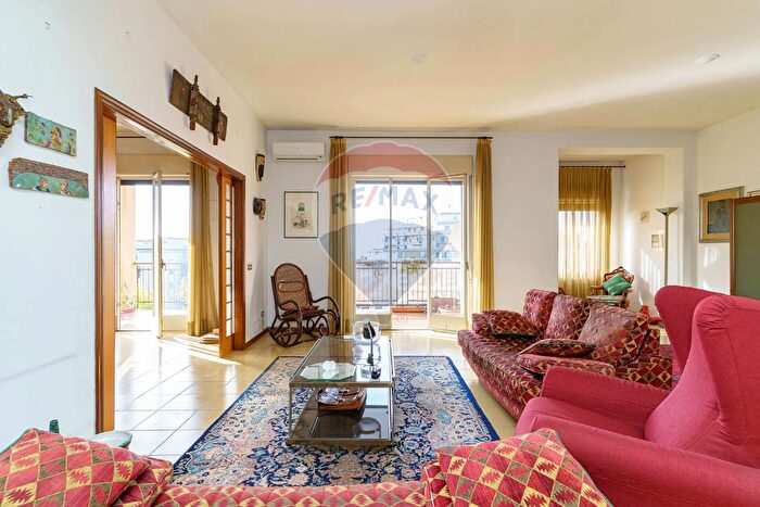 Appartamento con 6 locali in vendita in Viale Andrea Doria, Catania