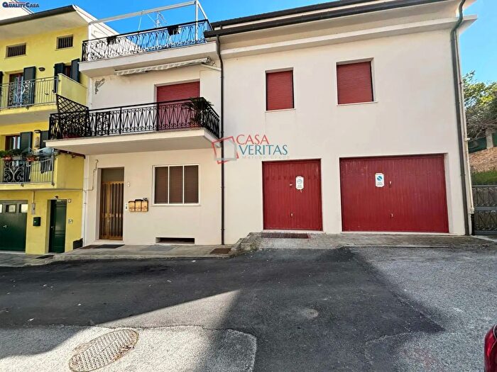 Appartamento trilocale in vendita in Via Caprera, Falconara Marittima