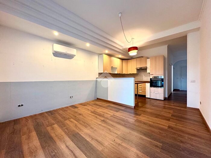 Appartamento trilocale in vendita in Via Positano, Roma