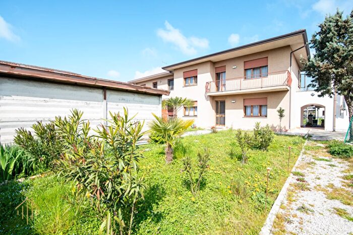 Casa quadrilocale in vendita in Via Zumianella, Pianiga