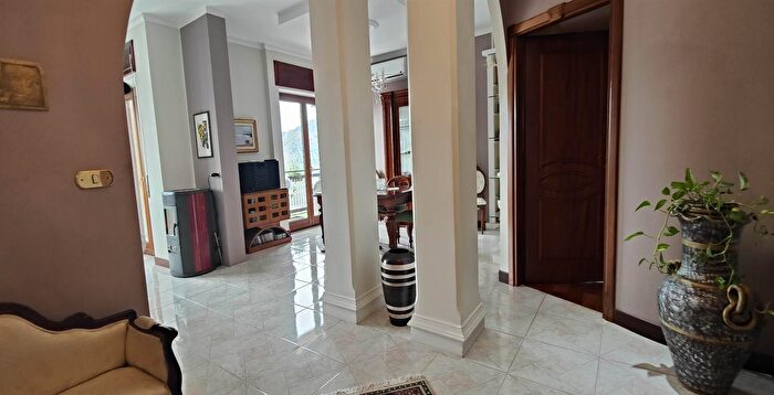 Appartamento con 7 locali in vendita in Via Francesco Petrarca SNC, Cosenza