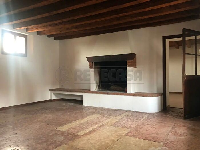 Appartamento trilocale in affitto in Contrà Corte S Eusebio, Bassano Del Grappa