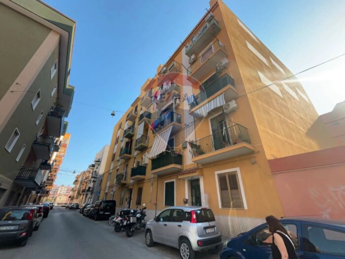 Appartamento trilocale in vendita in Via Andrea Saluta, Augusta