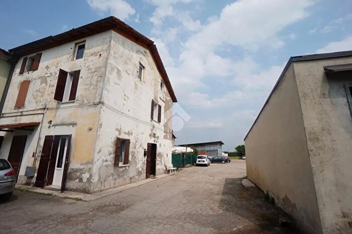 Casa quadrilocale in vendita in Via Marzaglia, Formigine
