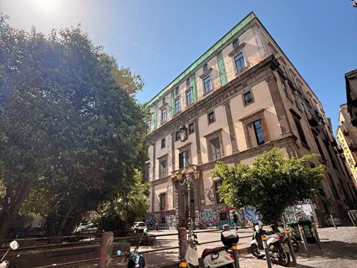 Appartamento monolocale in affitto in Vico San Geronimo, Centro Storico, Napoli
