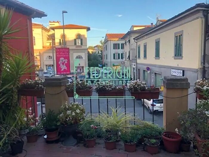 Casa con 5 locali in vendita in Lucca