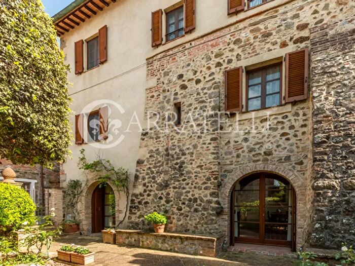 Casa con 12 locali in vendita in Via della Chiesa, Radicofani