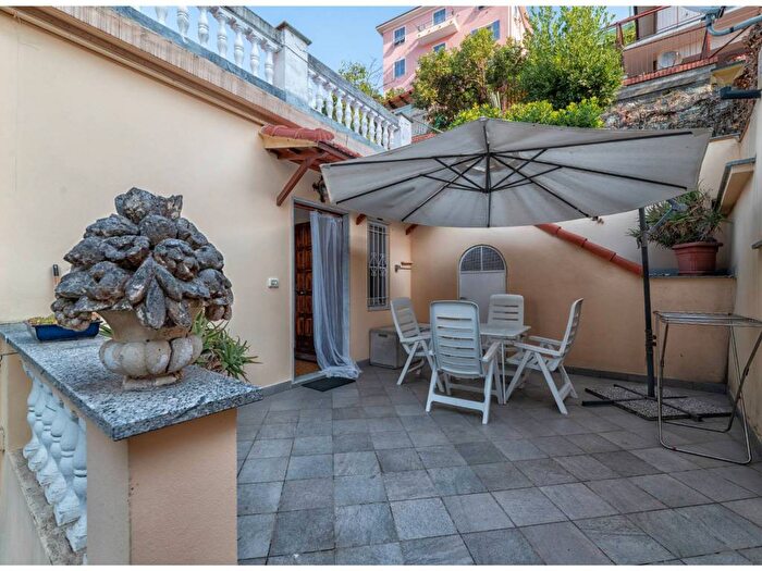 Appartamento trilocale in affitto in Via Recagno, Centro, Varazze