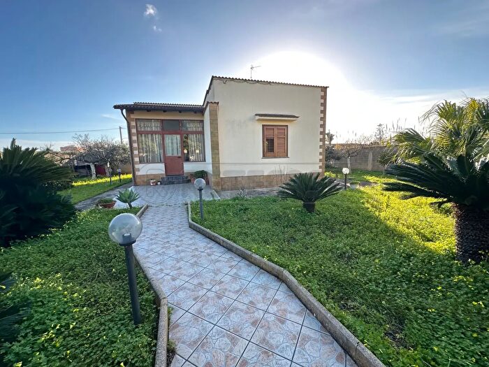 Casa con 7 locali in vendita in Campobello Di Mazara
