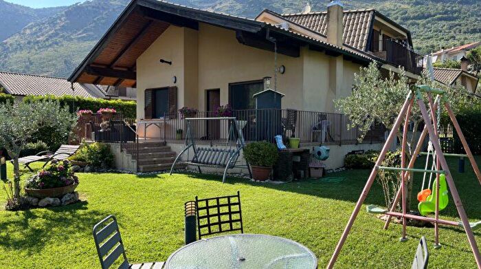 Casa con 9 locali in vendita in Valle Bernardo Vallebernardo, Lenola