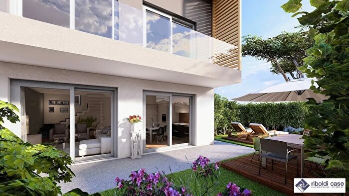 Casa quadrilocale in vendita in Verano Brianza