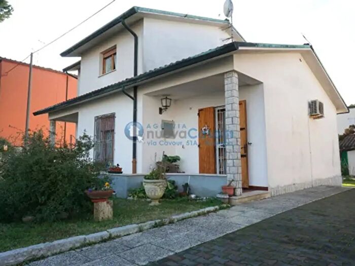Casa con 6 locali in vendita in Viale Zara, Ravenna
