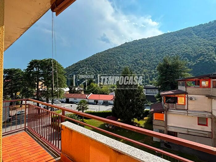 Appartamento trilocale in vendita in Via Renco, Verbania