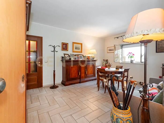 Appartamento trilocale in vendita in Via Tremestieri, Mascalucia