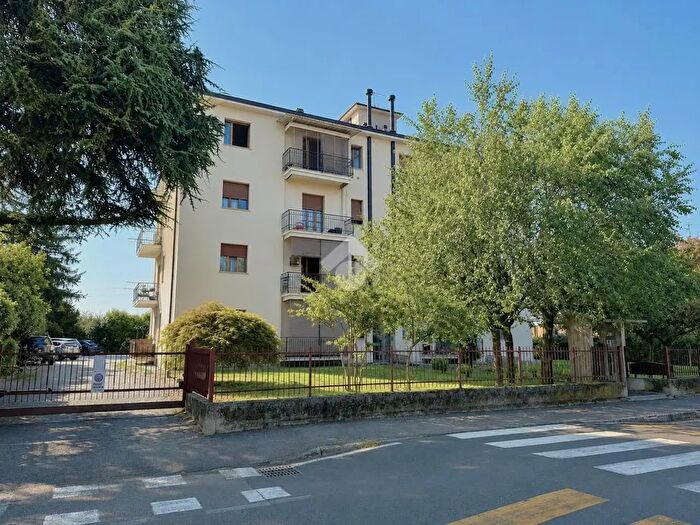 Appartamento quadrilocale in vendita in Via Velasca, Vimercate