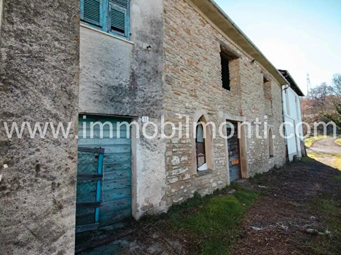 Casa con 10 locali in vendita in Cavatore