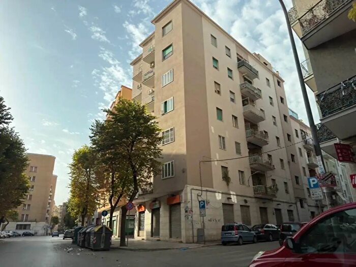 Appartamento con 8 locali in vendita in Via Lustro, Foggia