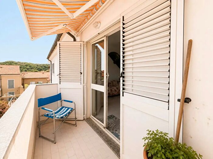Appartamento quadrilocale in vendita in Via Cala Chiesa, La Maddalena