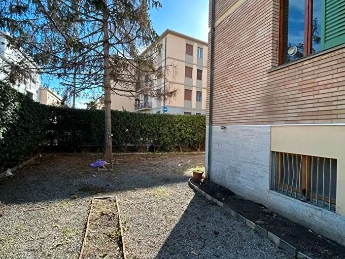 Appartamento con 5 locali in affitto in a Azzati, Livorno