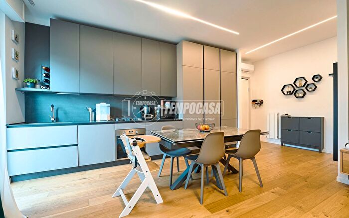 Appartamento trilocale in vendita in Via Angelo Ottolini, Cremona