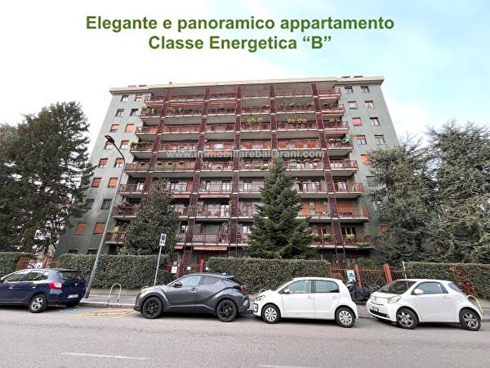 Appartamento con 6 locali in vendita in Via Alessandro Arosio, Milano