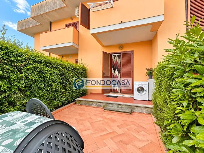 Casa trilocale in vendita in Via Puliche, Massa