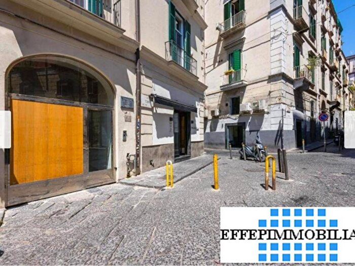 Appartamento bilocale in affitto in Via Bisignano, Chiaia, Napoli