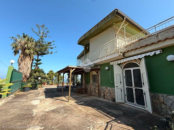 Casa con 12 locali in vendita in Via Grotta Mazzamuto, Altavilla Milicia