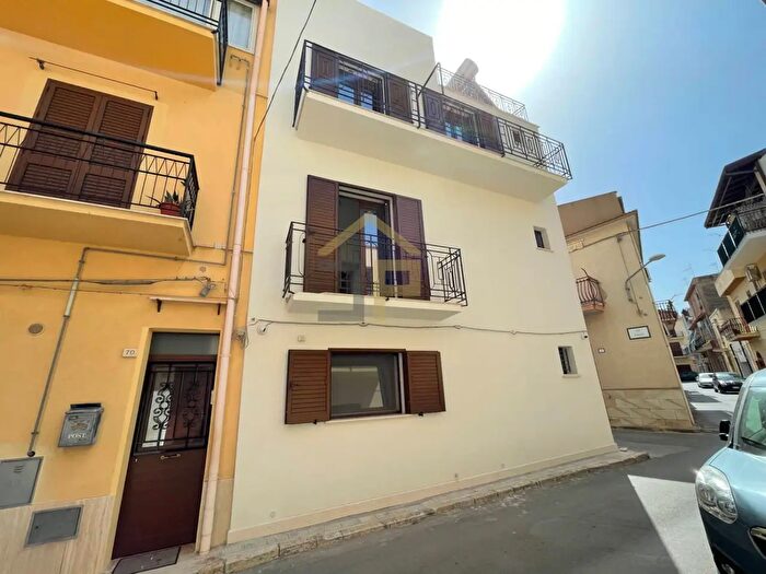Casa con 6 locali in vendita in Via Damiani, Castellammare Del Golfo