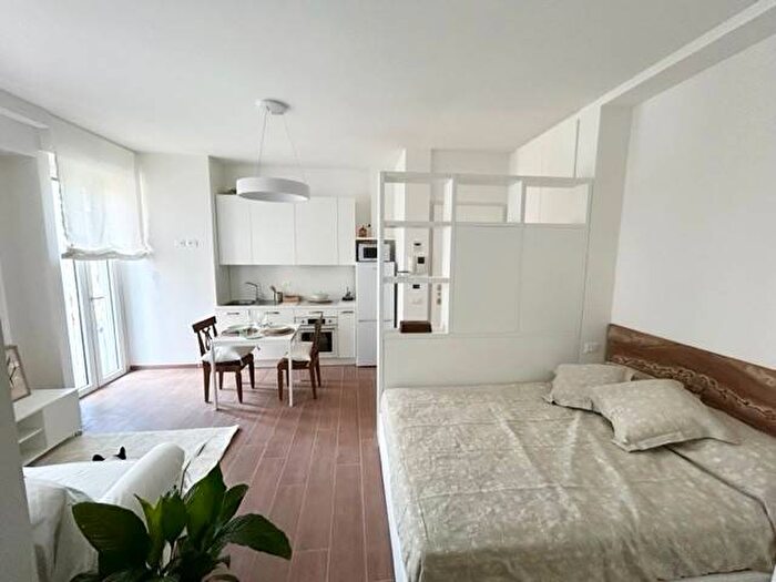 Appartamento monolocale in affitto in Via Achille Zezon, Centrale, Milano