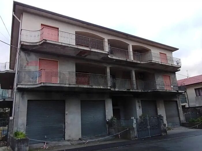 Casa con 12 locali in vendita in Via Francesco Messina, Linguaglossa