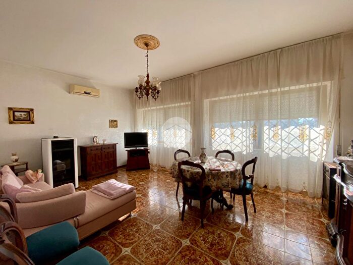 Appartamento trilocale in vendita in Piazza Umbria, Anzio