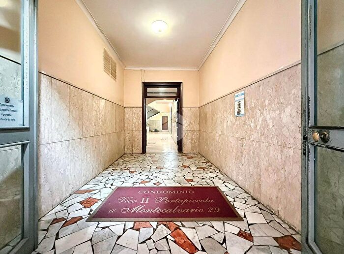 Appartamento quadrilocale in vendita in Vico II Portapiccola Montecalvario, Napoli