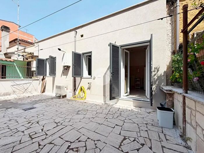 Appartamento bilocale in vendita in Via Davide Calandra, Roma