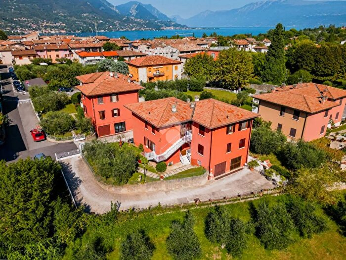 Appartamento trilocale in vendita in Via Brescia, San Felice Del Benaco