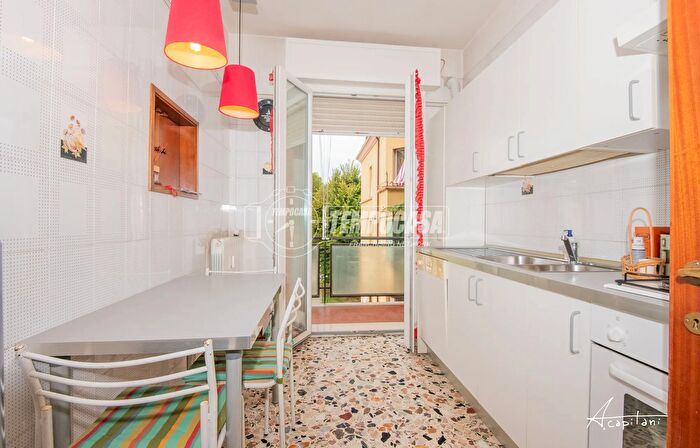 Appartamento trilocale in vendita in Via Divisione Acqui, Modena