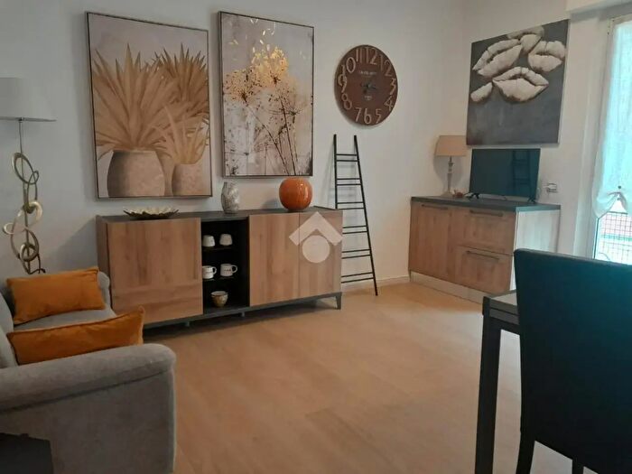 Appartamento trilocale in vendita in Via Pellico, Rapallo