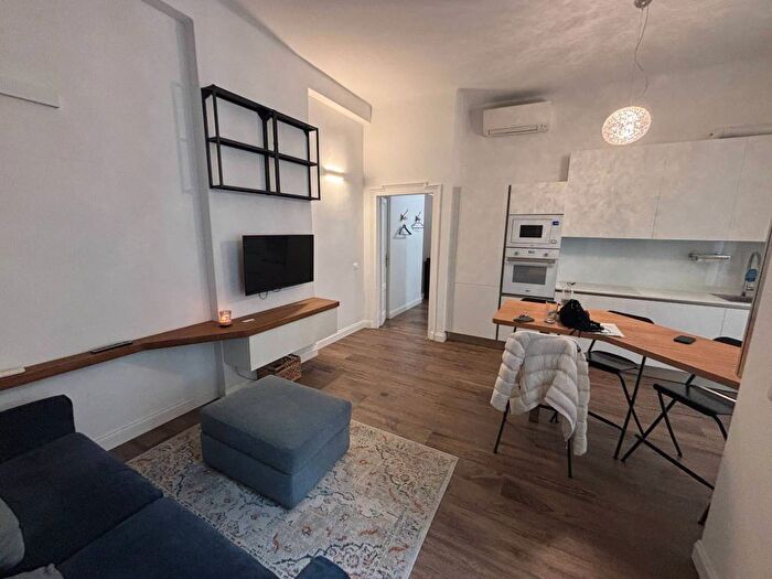 Appartamento trilocale in affitto in Via Carlo Botta, Porta Romana Medaglie dOro, Milano