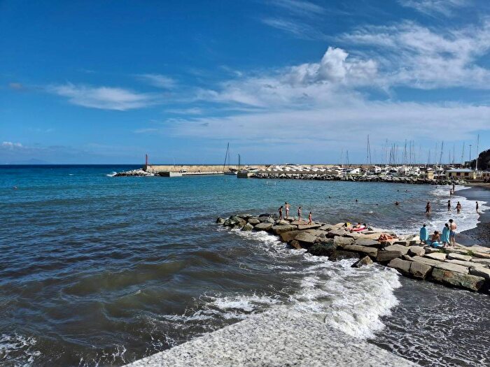 Appartamento bilocale in affitto in Via Giosuè Carducci, Centro, Arenzano