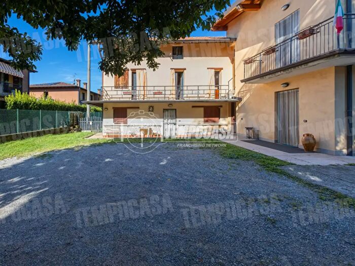 Casa con 5 locali in vendita in Via Adelasio, Scanzorosciate