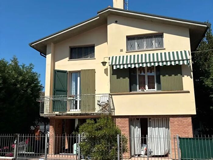 Casa con 6 locali in vendita in Ravenna