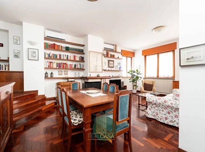 Appartamento trilocale in vendita in Via Carrobbio San Giuliano Monzese Cologno Monzese Milano Lombardia Italia, Cologno Monzese