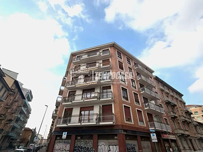 Appartamento con 5 locali in vendita in Via Digione, Torino