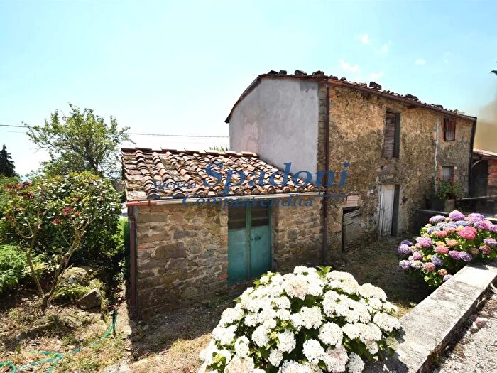 Casa con 6 locali in vendita in Marliana