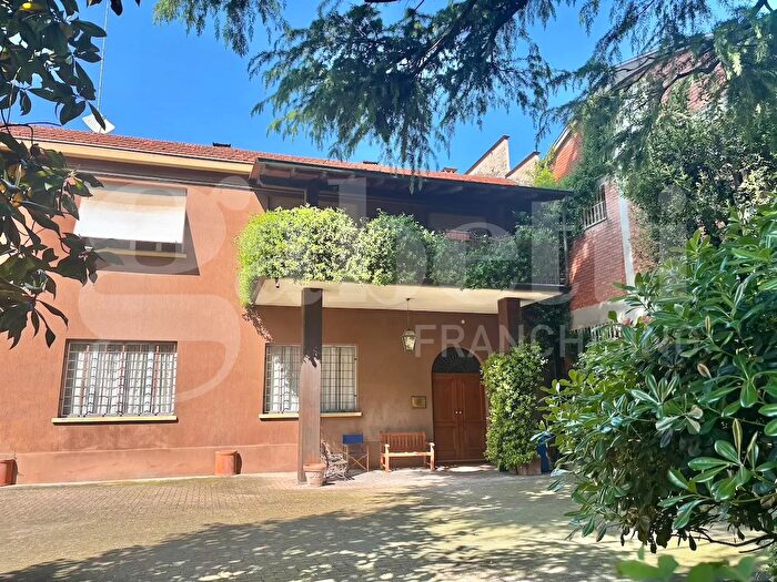 Casa con 10 locali in vendita in Via Palermo, Parma
